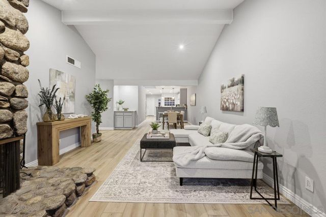 8635 Circle R Valley Ln, Escondido, CA 92026