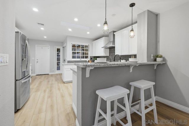 8635 Circle R Valley Ln, Escondido, CA 92026