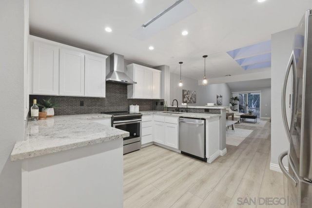 8635 Circle R Valley Ln, Escondido, CA 92026