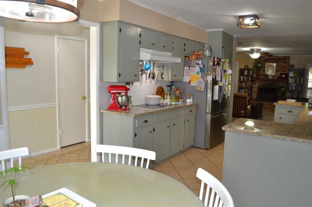 610 E X Street, Deer Park, TX 77536
