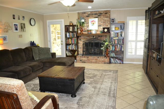 610 E X Street, Deer Park, TX 77536