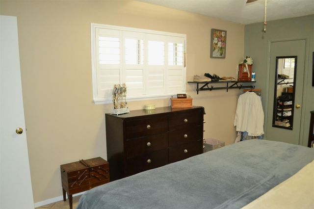 610 E X Street, Deer Park, TX 77536