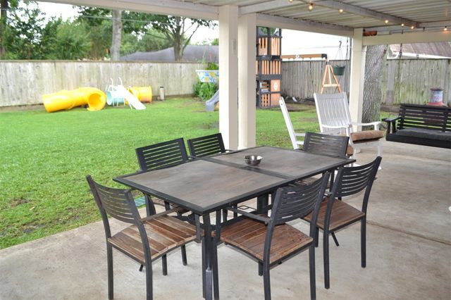 610 E X Street, Deer Park, TX 77536