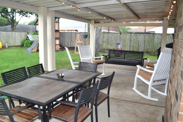610 E X Street, Deer Park, TX 77536