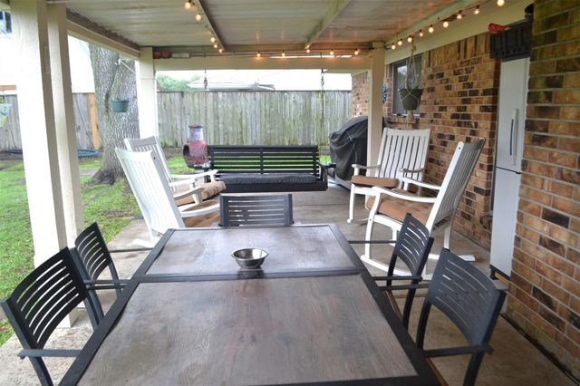 610 E X Street, Deer Park, TX 77536