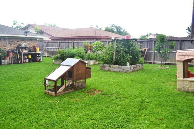 610 E X Street, Deer Park, TX 77536