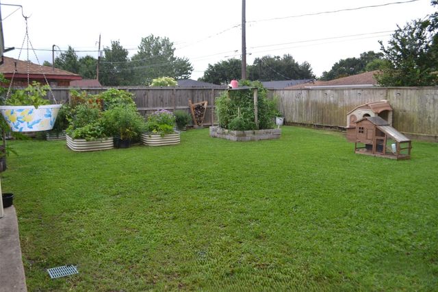 610 E X Street, Deer Park, TX 77536