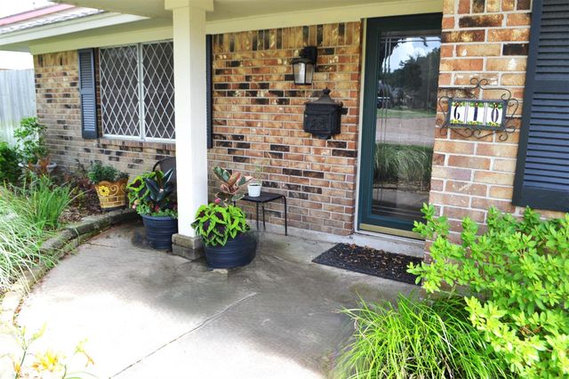 610 E X Street, Deer Park, TX 77536
