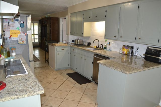 610 E X Street, Deer Park, TX 77536