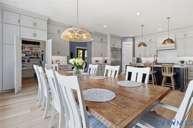 17336 Otter Dr, Moseley, VA 23120