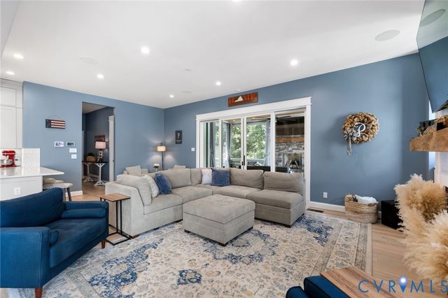 17336 Otter Dr, Moseley, VA 23120