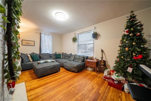 1573 Coutant Avenue, Lakewood, OH 44107