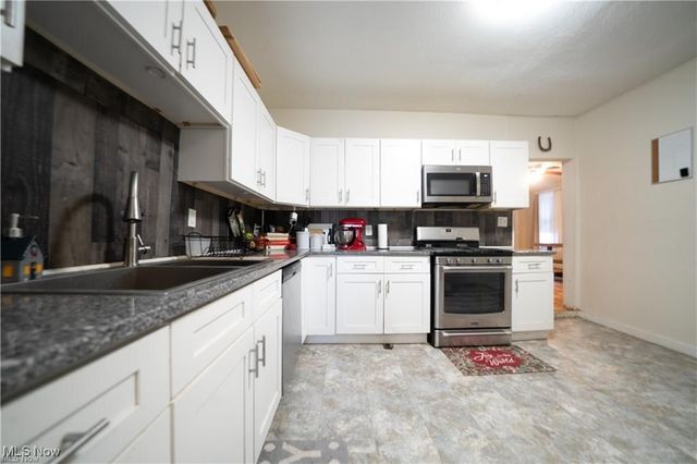 1573 Coutant Avenue, Lakewood, OH 44107