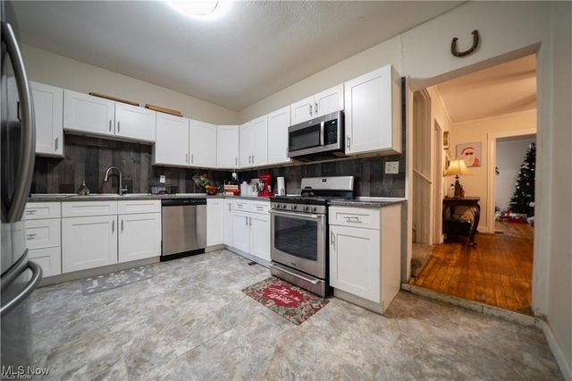 1573 Coutant Avenue, Lakewood, OH 44107