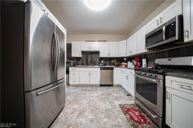 1573 Coutant Avenue, Lakewood, OH 44107