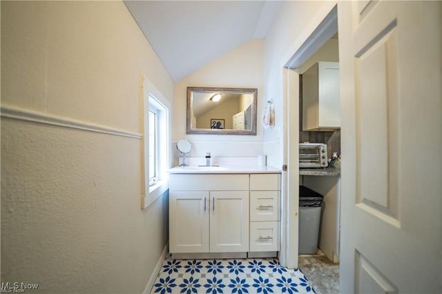 1573 Coutant Avenue, Lakewood, OH 44107