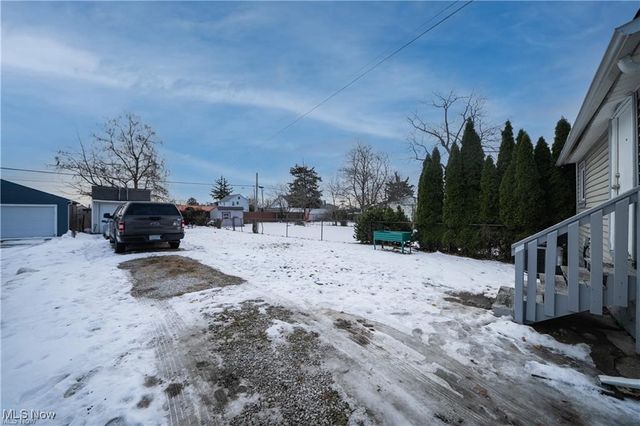 1573 Coutant Avenue, Lakewood, OH 44107