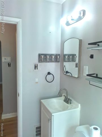 4048 Buckingham Avenue, Berkley, MI 48072