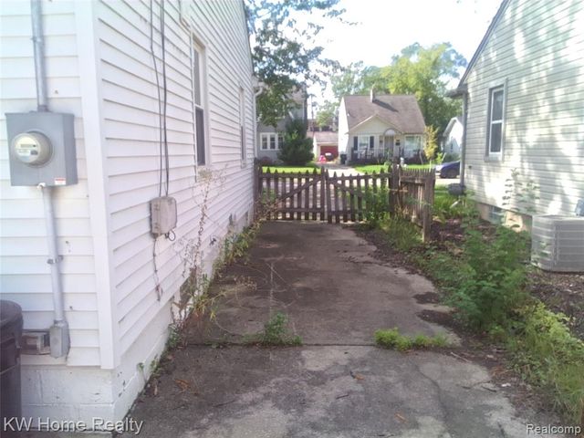 4048 Buckingham Avenue, Berkley, MI 48072