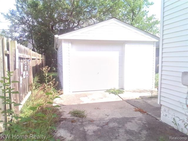 4048 Buckingham Avenue, Berkley, MI 48072