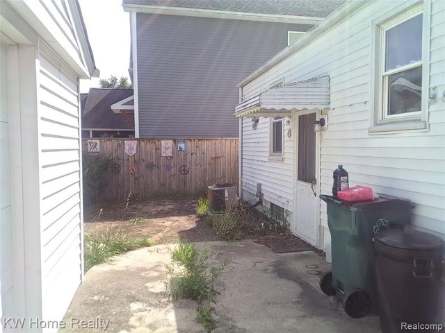 4048 Buckingham Avenue, Berkley, MI 48072