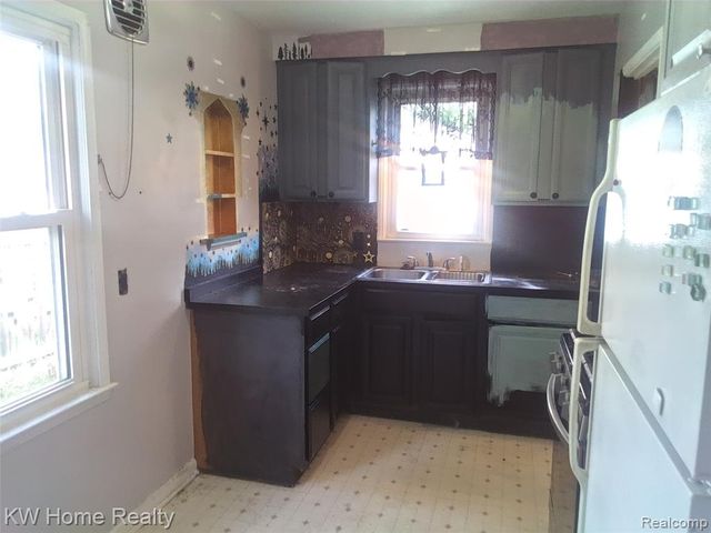 4048 Buckingham Avenue, Berkley, MI 48072