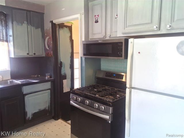 4048 Buckingham Avenue, Berkley, MI 48072