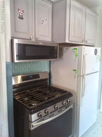 4048 Buckingham Avenue, Berkley, MI 48072