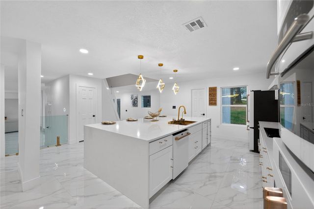 305 SWEETWATER CLUB CIRCLE, Longwood, FL 32779