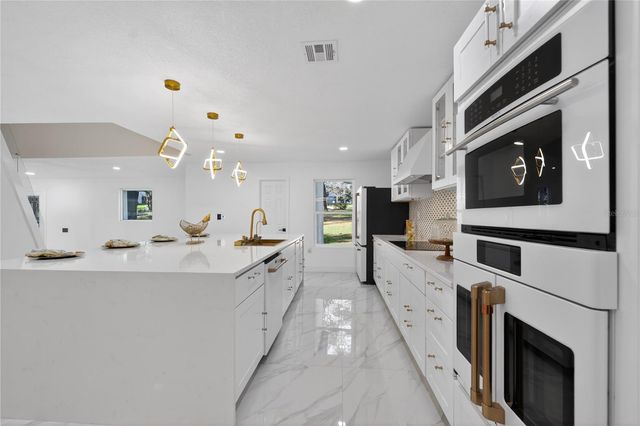 305 SWEETWATER CLUB CIRCLE, Longwood, FL 32779