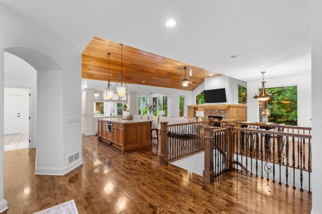 2700 Ashbourne Road, Minnetonka, MN 55391