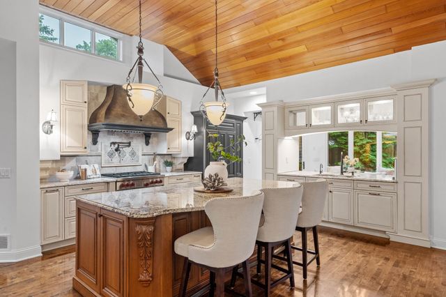 2700 Ashbourne Road, Minnetonka, MN 55391