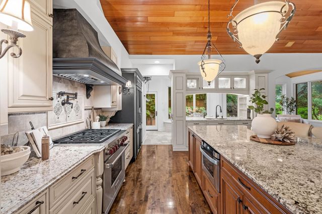 2700 Ashbourne Road, Minnetonka, MN 55391