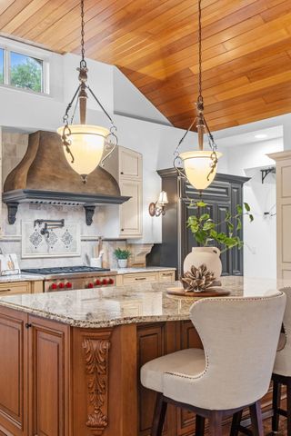 2700 Ashbourne Road, Minnetonka, MN 55391
