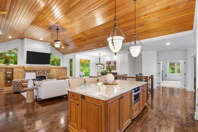 2700 Ashbourne Road, Minnetonka, MN 55391