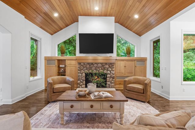 2700 Ashbourne Road, Minnetonka, MN 55391
