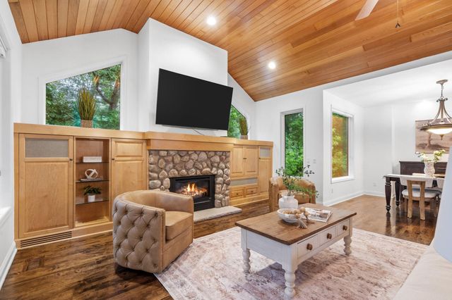 2700 Ashbourne Road, Minnetonka, MN 55391