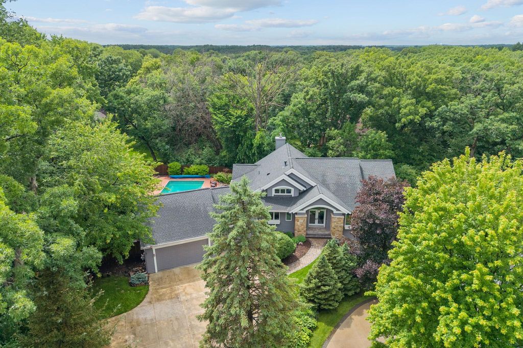 2700 Ashbourne Road, Minnetonka, MN 55391