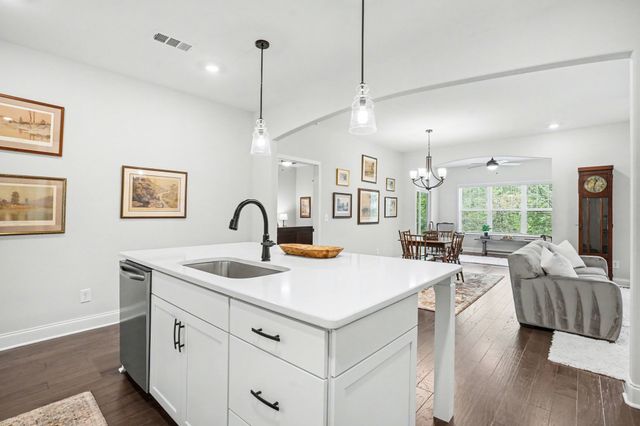 124 Owl Hollow Rd, Hendersonville, TN 37075