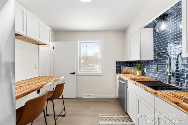 4137 Madison Avenue, Grand Rapids, MI 49548