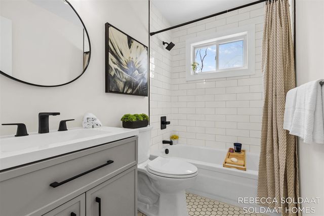 4137 Madison Avenue, Grand Rapids, MI 49548