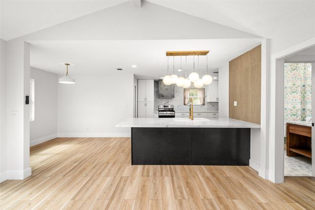 10831 Holly Springs Drive, Houston, TX 77042