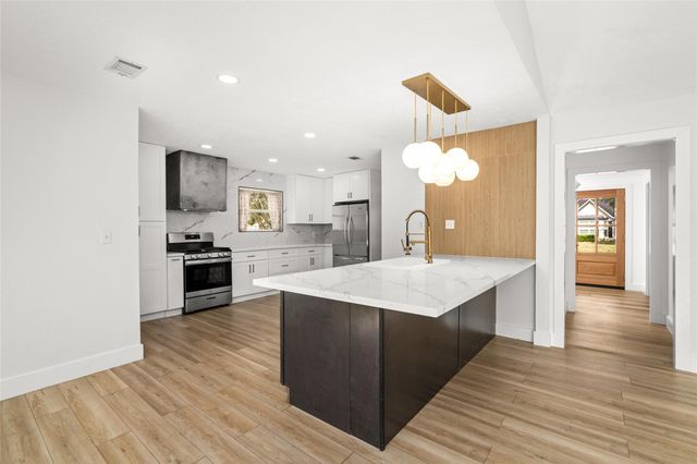 10831 Holly Springs Drive, Houston, TX 77042