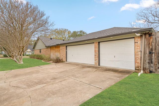 10831 Holly Springs Drive, Houston, TX 77042