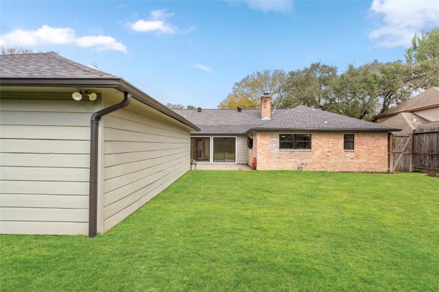 10831 Holly Springs Drive, Houston, TX 77042