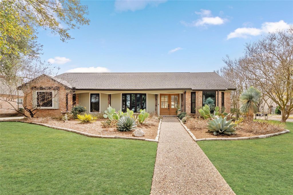 10831 Holly Springs Drive, Houston, TX 77042