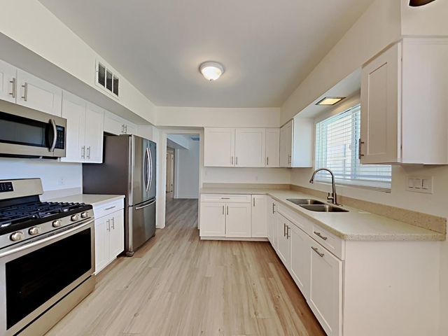2431 W Shady Glen Avenue, Phoenix, AZ 85023