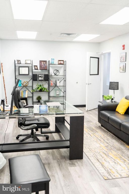 Image 11 of property listing at 8 N PULASKI ST, Baltimore, MD 21223
