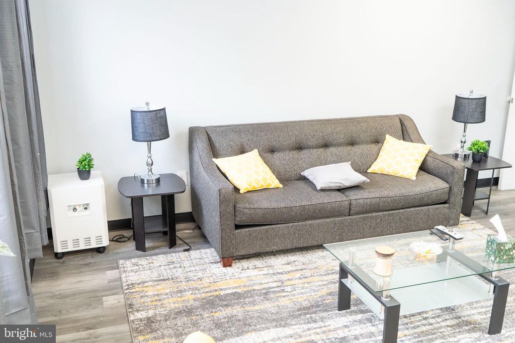 Image 9 of property listing at 8 N PULASKI ST, Baltimore, MD 21223