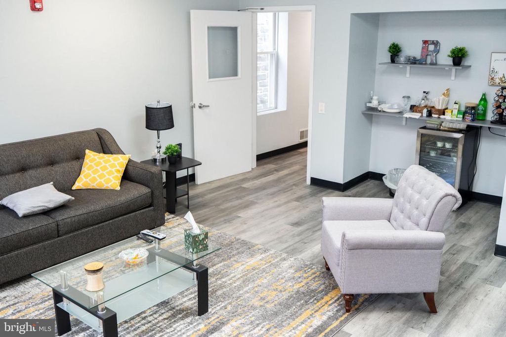 Image 10 of property listing at 8 N PULASKI ST, Baltimore, MD 21223